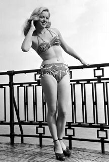 Diana Dors in a bikini - 24 Femmes Per Second