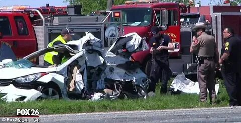 Three Houston teens killed in car accident after driver veer