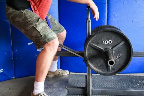 Hip Belt Squats Using T-Bar Row (landmine) - Bodybuilding.co
