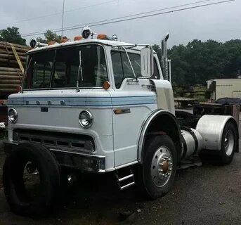 Check out this Ford Cabover! #cabover #coetrucks #cdlhunter 