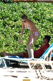 Leann Rimes Celebrity Ass Crack Beautiful Bikini Posing Hot 
