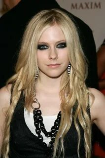 Avril Lavigne Smoky Eyes - Avril Lavigne Makeup Lookbook - S