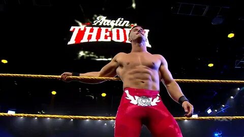 Austin Theory va a WrestleMania: reemplaza a Andrade Superlu
