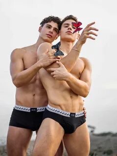 Pin de Julián en Gay Love ❤ Красивые парни, Лгбт y Геи