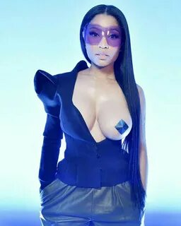 Boobs On Fleek! Nicki Minaj Shows Off Boobs At The 2017 Pari