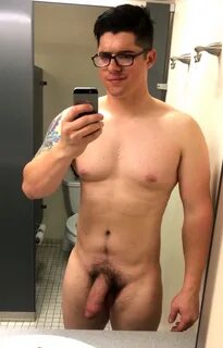 Guy naked selfie