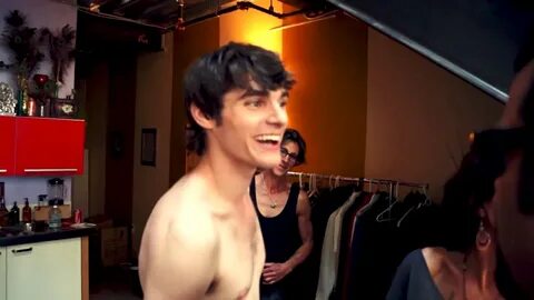 The Stars Come Out To Play: RJ Mitte - New Shirtless Pics