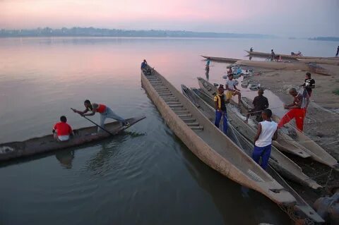 File:Pirogues on the Congo River -a.jpg - Wikipedia