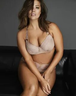Ashley Graham Hot And Sexy Pictures