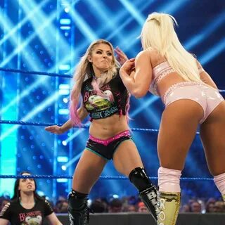 Alexa Bliss vs. Mandy Rose: photos Alexa, Raw women's champi