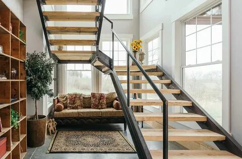 Floating Staircase Takes Advantage of Natural Light - Silent