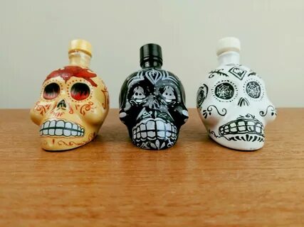 Купить (3) Kah Tequila Empty Bottles - Skull Day на Аукцион 