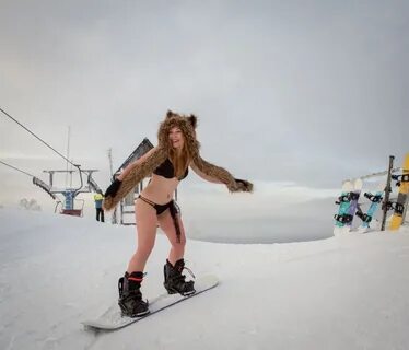 Россиянки прокатились на сноуборде в одном нижнем белье - DR