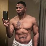 #Nelly setting THIRST TRAPS with the HALF-NEEKID Mirror self