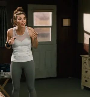 Annie Murphy Yoga Pants - Hot Celebrities in Yoga Pants - Da