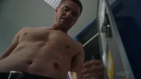 ausCAPS: Eric Winter shirtless in The Rookie 1-03 "The Good,