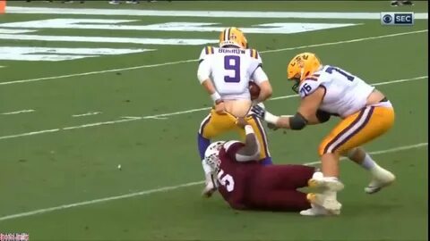 LSU QB Joe Burrow Loses His Pants While Taking A Sack vs Mis