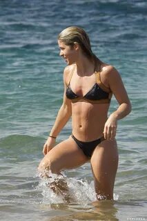 Emily Bett Rickards Bikini Pictures Hawaii November 2015 Emi