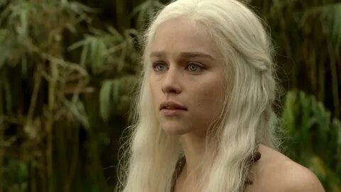 1x03 - Lord Snow - 095 - Adoring Emilia Clarke - The Photo G