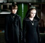 Cameron Bright and Dakota Fanning as Alec and Jane from the 