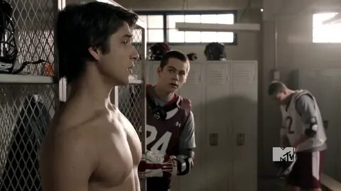 Tyler Posey as Scott McCall shirtless in Teen Wolf 2 × 02 "S