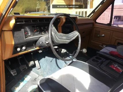 1980_ford_bronco 390_big_block_v8 4_spd 4x4 custom_interior 