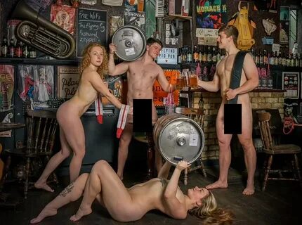 Filles nues calendrier garage