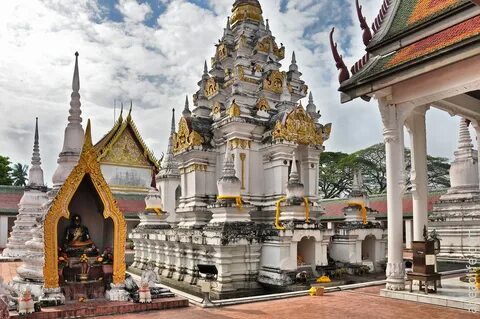 Храм Ват Пра Бороматат (Wat Phra Borommаthat) - Двигаться да