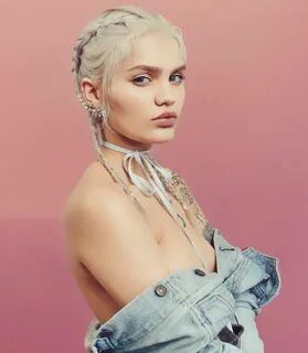 modelo amina blue 1 Amina blue, Yeezy fashion, Beauty collab