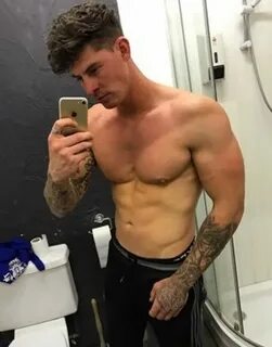 OMG, hes naked UHGAIN: Big Brother 18s Sam Chaloner