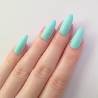 Hybrydy w miętowych odcieniach Pointy nails, Matte nails des