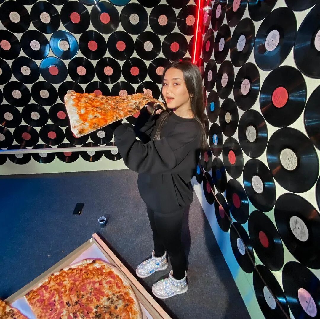 фотосессия с пиццей в студии фото 110