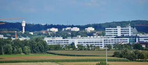 File:Mercedes-Werk in Sindelfingen der Daimler AG, im Hinter
