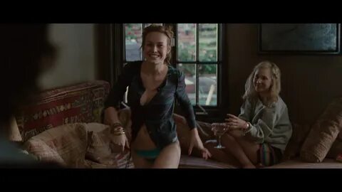 Blu-ray Screen Captures - 003 - Adoring Brie Larson Photo Ar