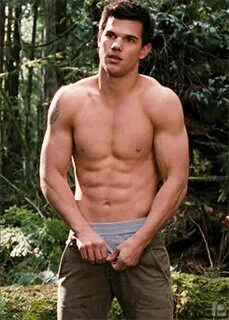 Picture of Taylor Lautner in The Twilight Saga: Breaking Daw