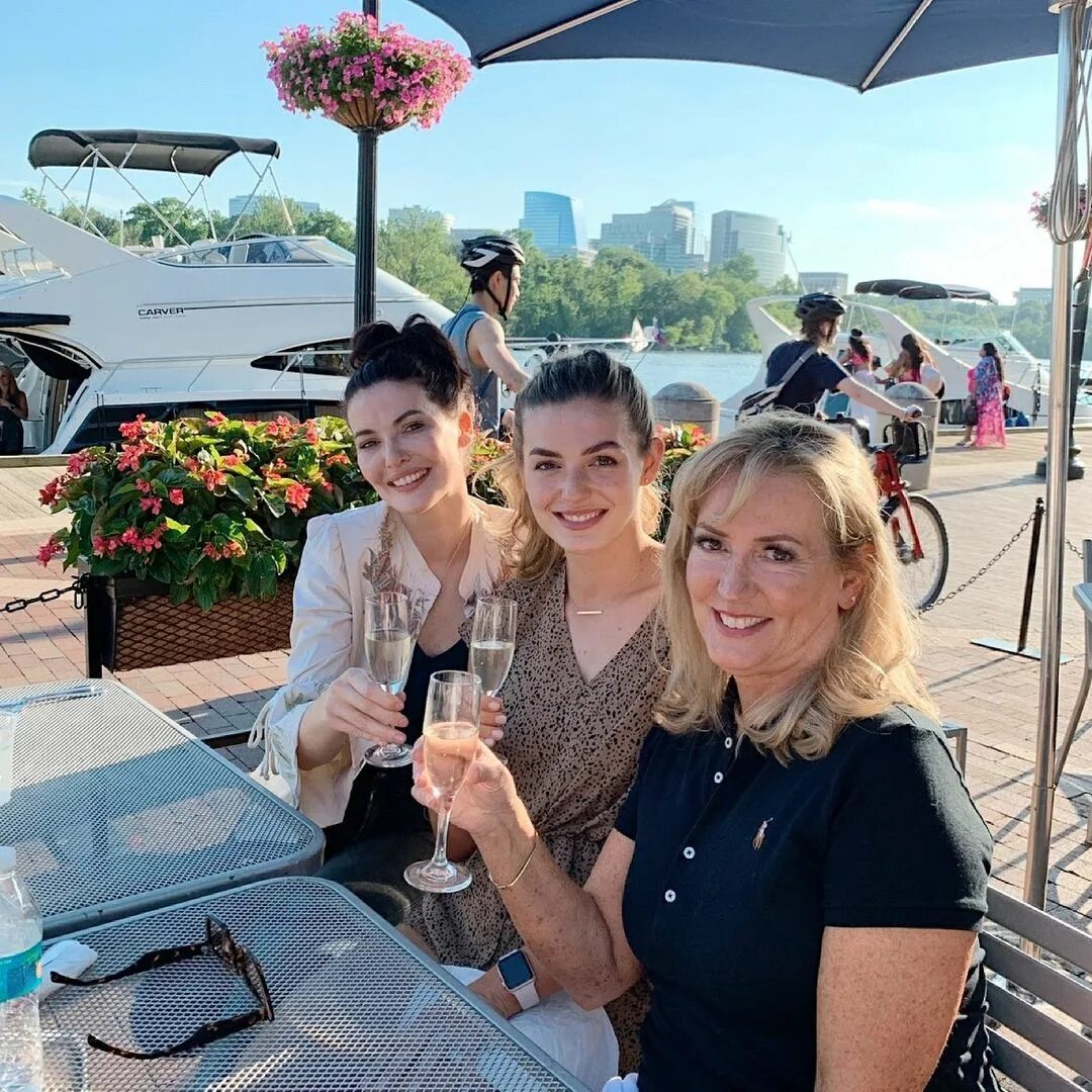 Chelsea Edmundson в Instagram: "Edmundson gals take D.C. ! 🇺 🇸 🥂&qu...