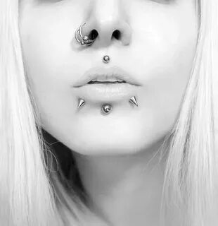 Piercings Lip piercing jewelry, Lip piercing, Labret