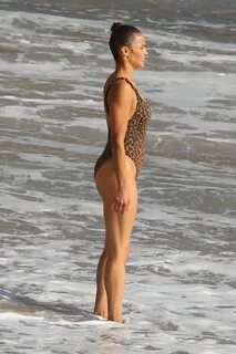 Paula Patton in a Swimsuit - Malibu Beach 09/24/2019 * Celeb