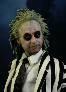 Review and photos of Sideshow Beetlejuice sixth scale action