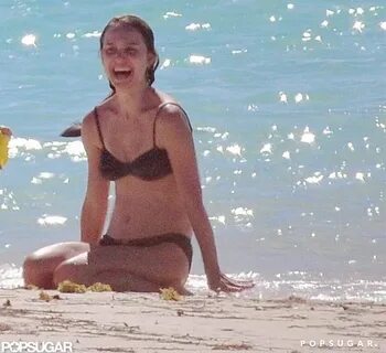 Natalie Portman Bikini Pictures on Vacation With Her Family 