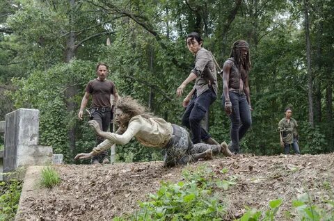 The Walking Dead_Season 5_Episode 10_Them_Looking Back (22) 