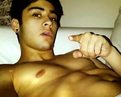 Zayn Malik shirtless. just thought i'd remind everyone that 