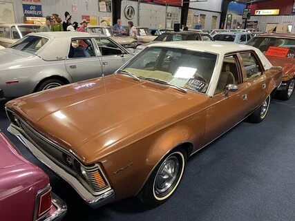 File:1972 AMC Hornet SST 4-door sedan two-tone paint and tan