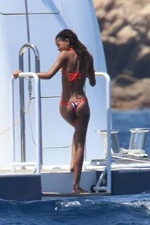 Willow Smith sexy ass in a bikini seen by paparazzi out on t