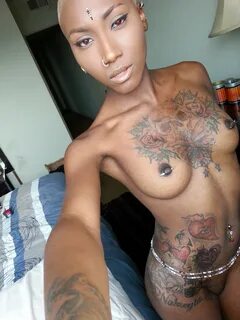 Темнокожие порноактрисы с татуировками.
