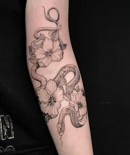 cool snake tattoo by @vitaly_roy #SleeveTattoos Татуировки т
