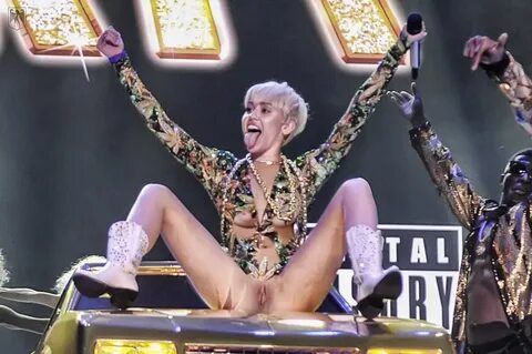 Miley Cyrus Naked Masturbating - Porn Photos Sex Videos