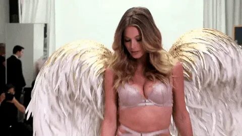 37 Sexy Doutzen Croes GIFs Are Fucking Fascinating