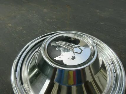 Колпачок ступицы Vintage Plymouth 9 inch Dog Dish Hubcaps (R