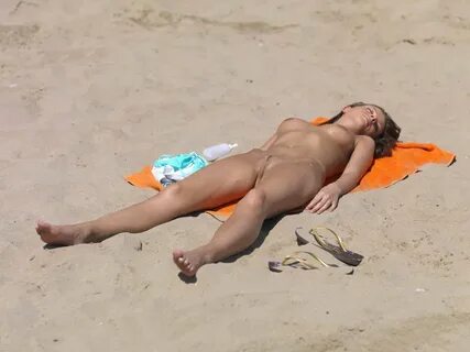 Засветы женщин на пляже (76 фото) - Порно фото голых девушек